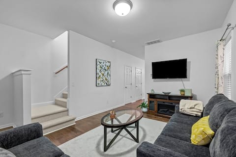 Popular Airbnb listing: Falcone Nest in Cary