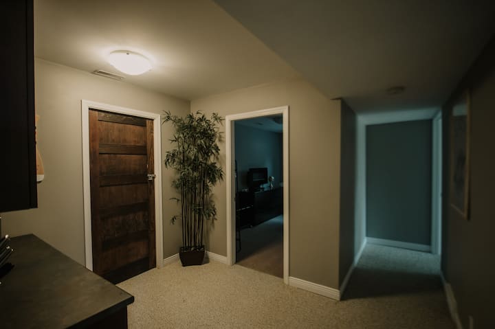 2 Separate Suites on West K Wine Trail with sauna