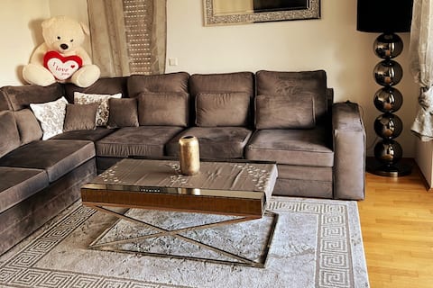 Popular Airbnb listing: Modern 3-room apartment trade fair in Gallus
