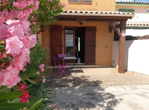 Popular Airbnb listing: La Palmera, a beautiful T3 villa, WiFi in Gruissan