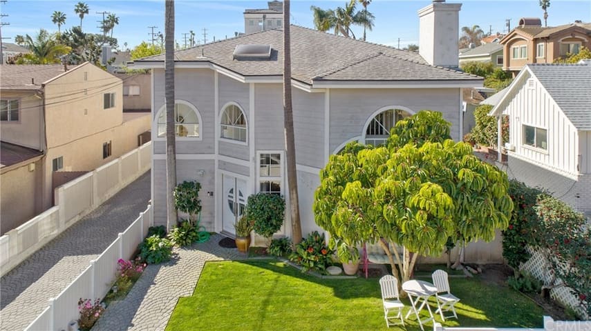 Tranquil family beach city retreat gallery image 2