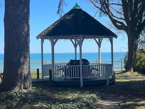 Lakefront Family Retreat, Perfect View