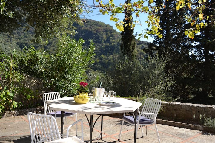 Picturesque Tuscan Apartment, Private Garden - Camaiore