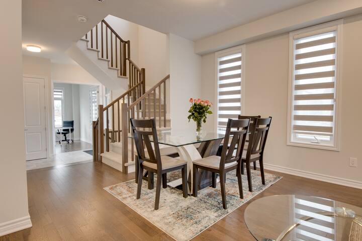 Peaceful House at Barrhaven Ottawa gallery image 3