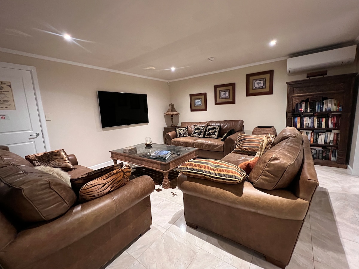 Popular Airbnb listing: Francesca di Mare Studio at Bungan Beach, Newport in Newport