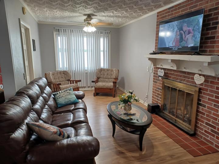 Idyllic Lakefront Home - Havana, IL