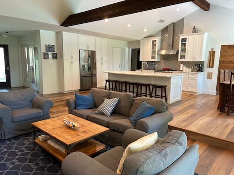 Successful Airbnb property: Beautiful Remodel w/ Pool & Spa! in Pond Springs
