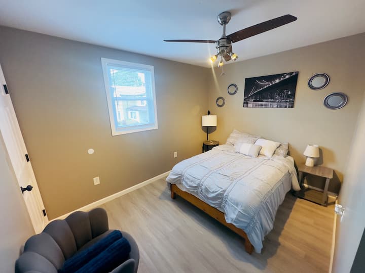 เตียงขนาดใหญ่นอนได้ 1 -2 คน