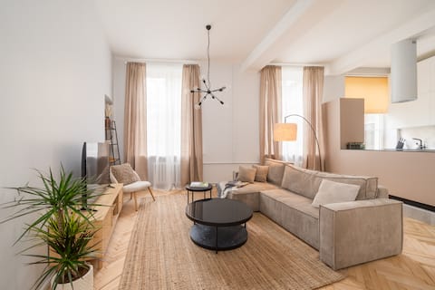 SAUNA | 3 Separate BRs | Foosball | Old Town