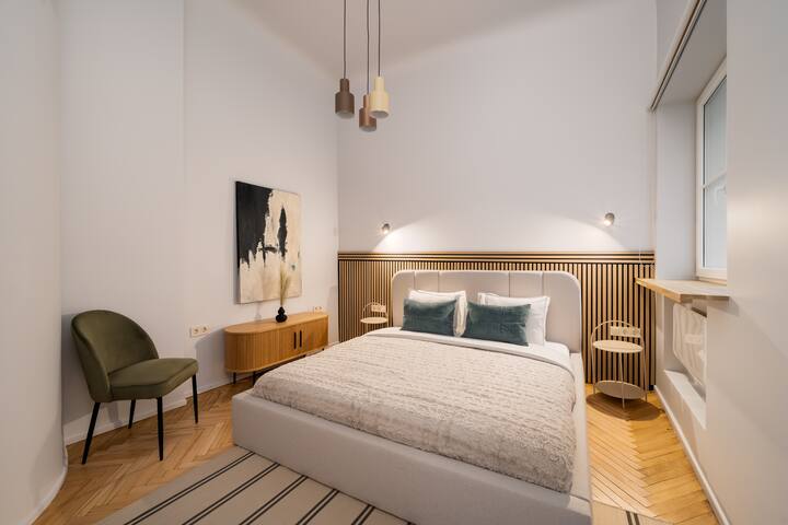 SAUNA | 3 Separate BRs | Foosball | Old Town gallery image 3