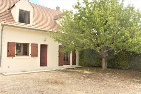 Beautiful house with free parking