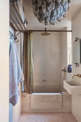 Designer Apartment in Listed Building gallery image 5