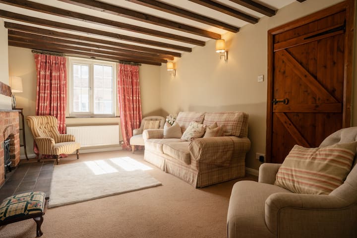 Cottage In Lovely Rossett Village, Sleeps 7 - Wrexham