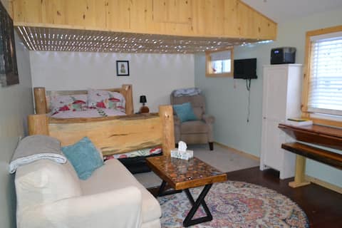Successful Airbnb property: Deja Yu- Off-Grid Forest Glamping Getaway in Utica / Rome