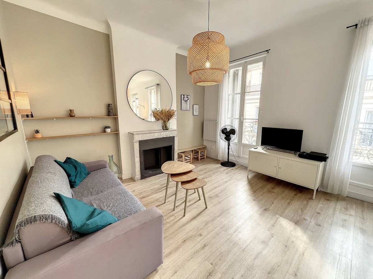 Top Airbnb: Cozy two-bedroom apartment in the heart of Joliette in Marseille 3e Arrondissement