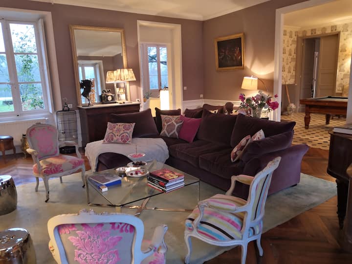 Pool Tennis Billiards. 90' from Paris Airbnb