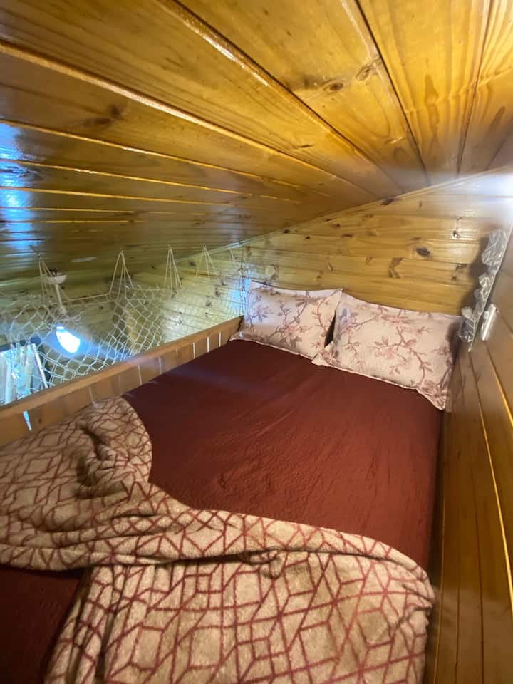 Cama do mezanino.