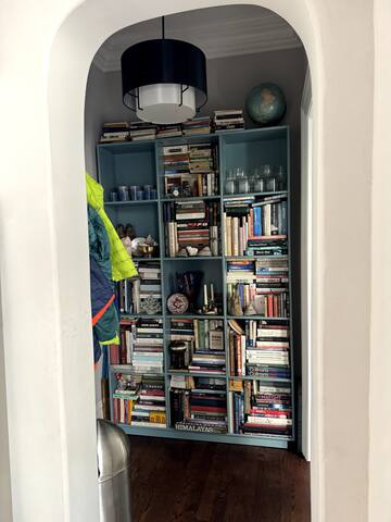 2 Story Victorian house in Pacific Heights gallery image 2