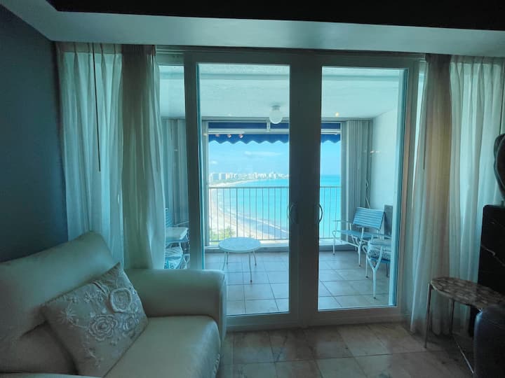 Beachfront Oceanview Penthouse - San Juan