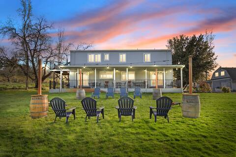 Lakeside Vineyard Retreat