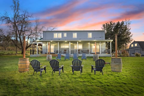 Lakeside Vineyard Retreat