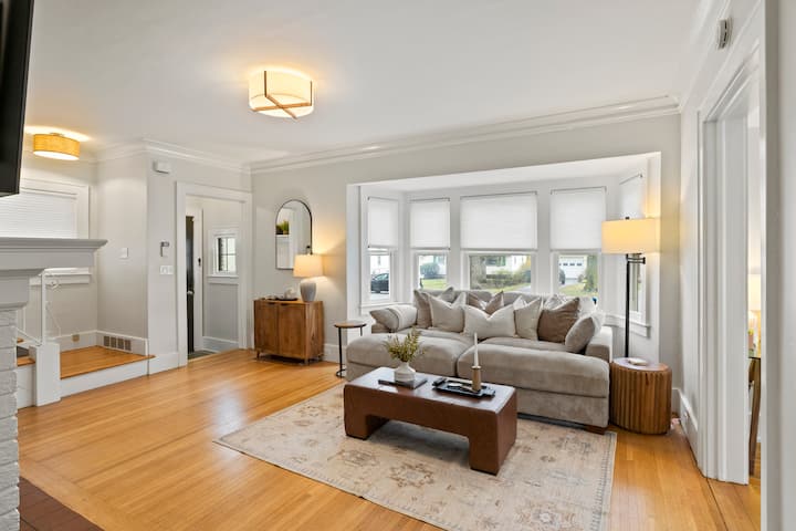 Cozy 3br Home • Wifi, Games, Backyard - Hilton, NY