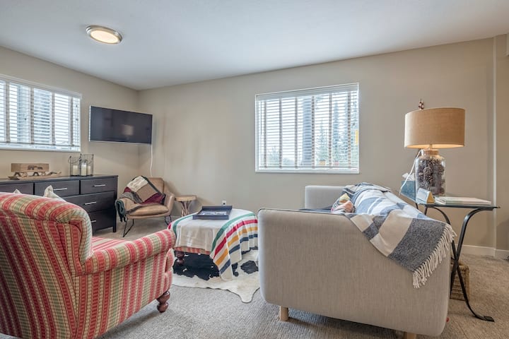 Cozy Budget-friendly Suite Views & Great Location - Armstrong