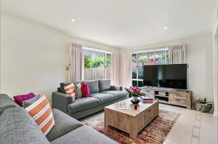 Family Oasis with Bay Views, Dromana gallery image 5