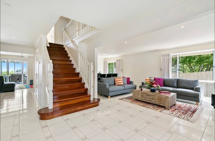 Family Oasis with Bay Views, Dromana gallery image 3