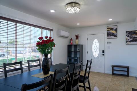 5 Beds, Gym, Clean, 4 Parking Spots, Close to FWY