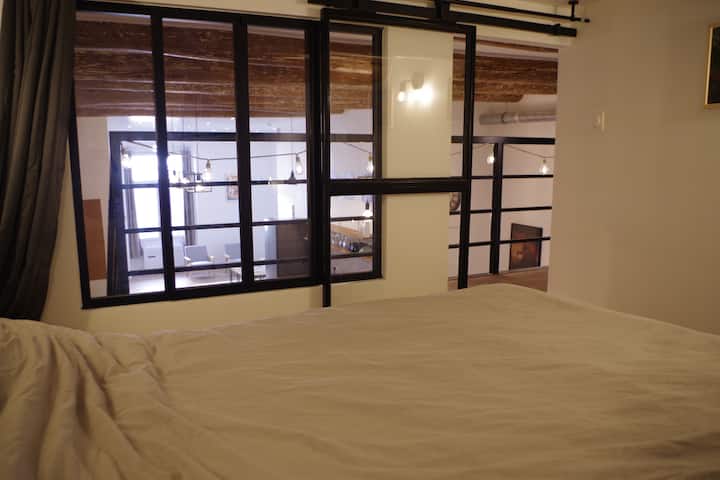 ห้อง "ฮอบบิท" บนชั้นลอย 