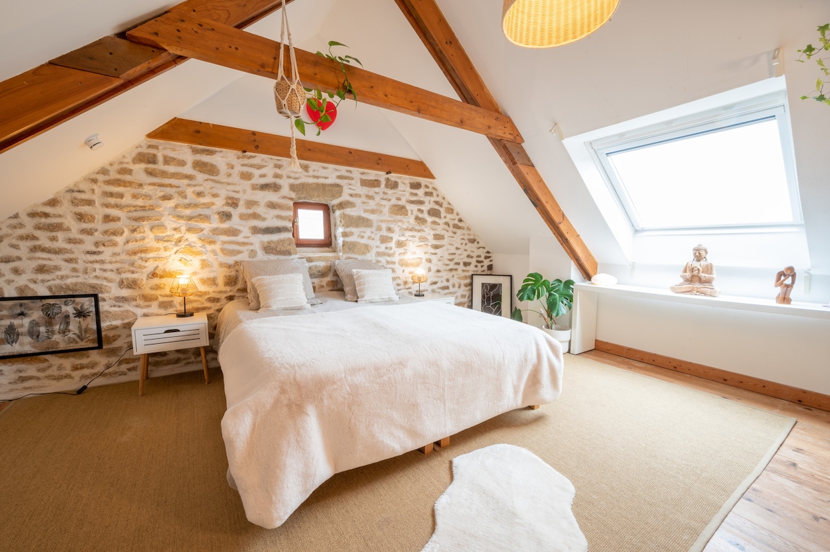 Dhomë e madhe me 1 krevat dopio + 1 krevat tek