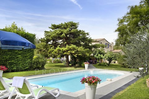 Popular Airbnb listing: Charming villa in the countryside in Cavaillon