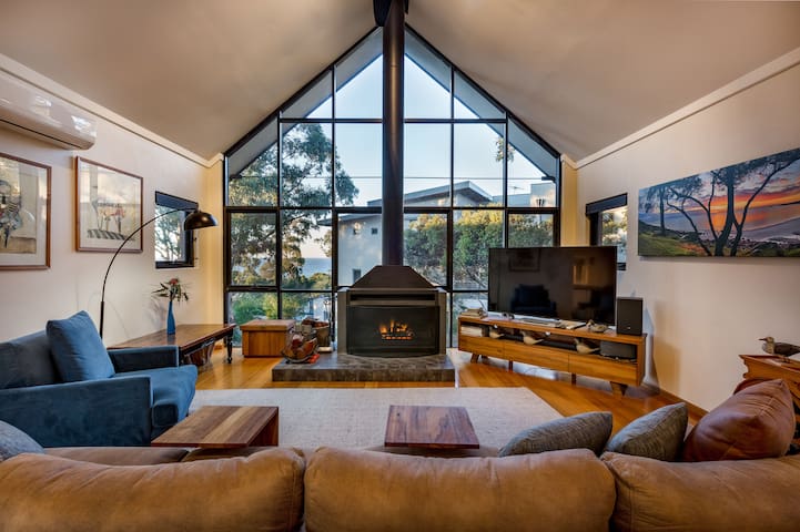 Blue Pearl Eagle Bay – moments from the beach