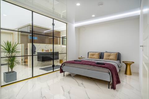 Modern apartment with jacuzzi and sauna