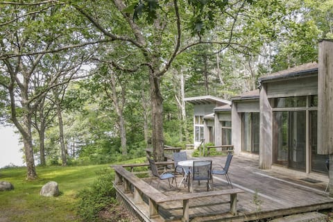 Waterfront Hideaway near Acadia