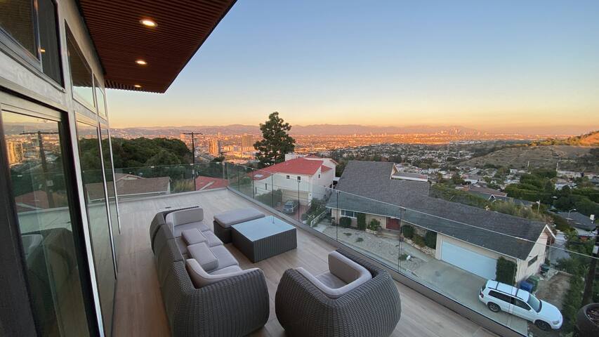 HillTop View,Roof Deck Jacuzzi 5 BdRm 5 bath gallery image 3