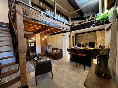 Top Airbnb: The Souvenir Factory in L'isle Sur La Sorgue