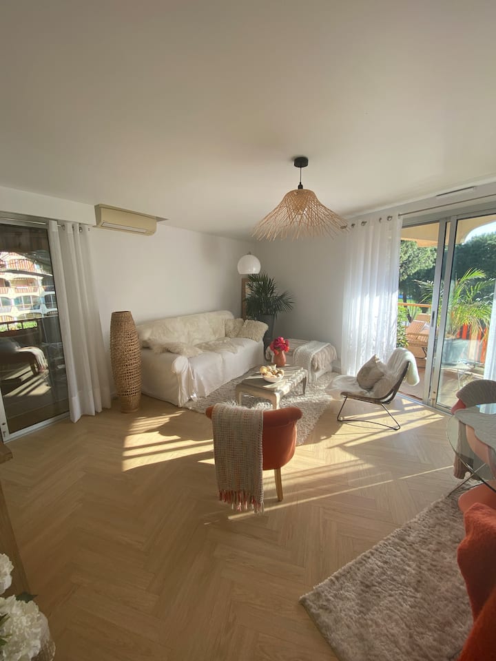 Très Bel Appartement En Résidence. - Mandelieu-La Napoule