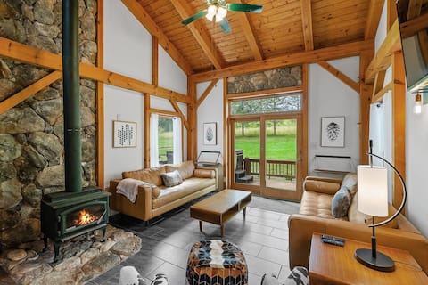 ADK Farmhouse 5 min to Track or Downtown