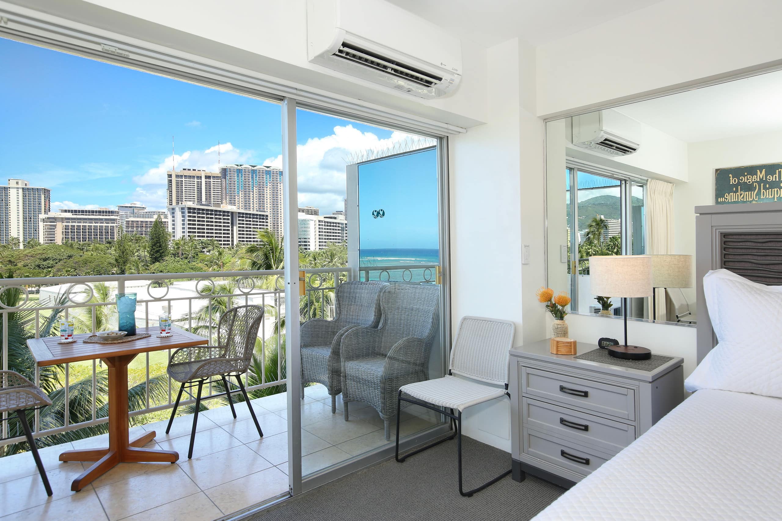Condo in Honolulu · ★5.0 · Studio · 1 bed · 1 shared bath - Image 3