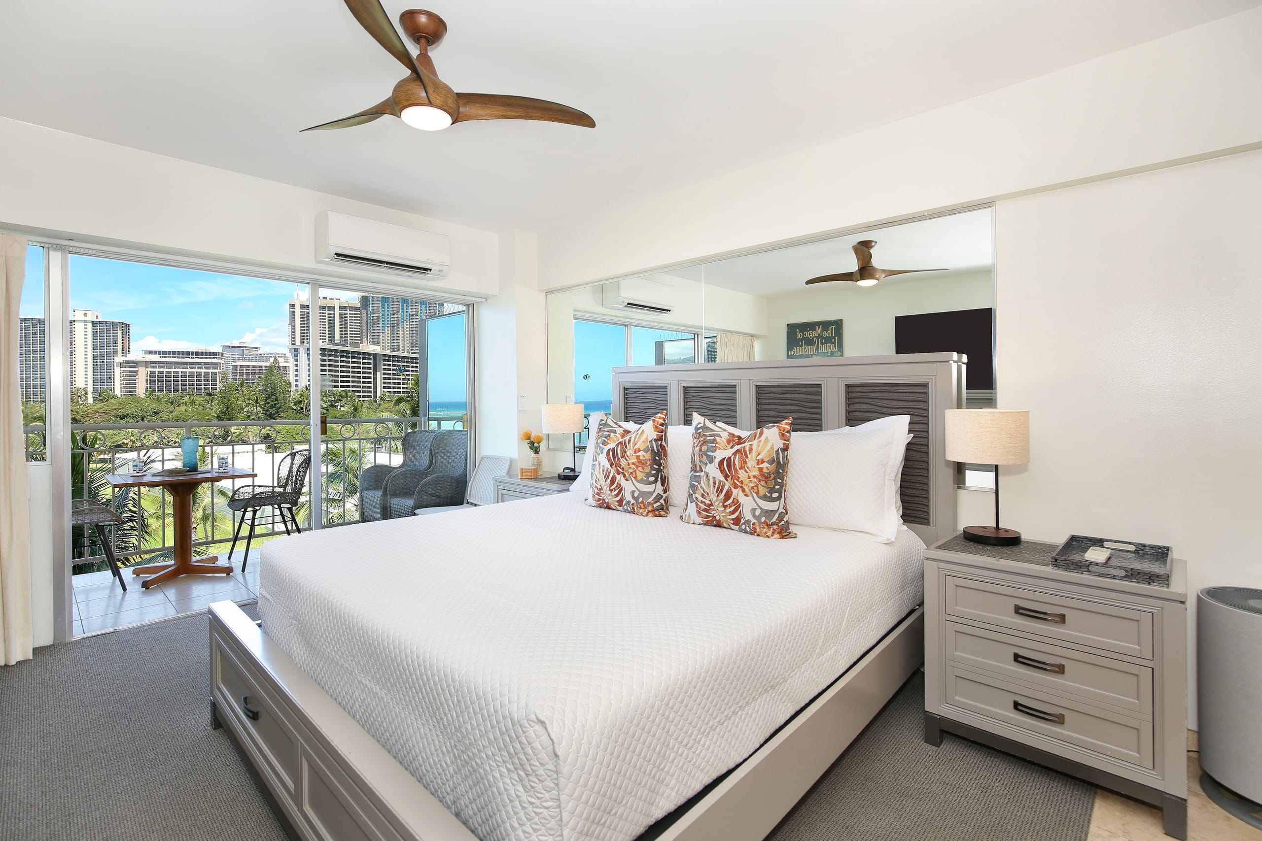 Condo in Honolulu · ★5.0 · Studio · 1 bed · 1 shared bath - Image 1