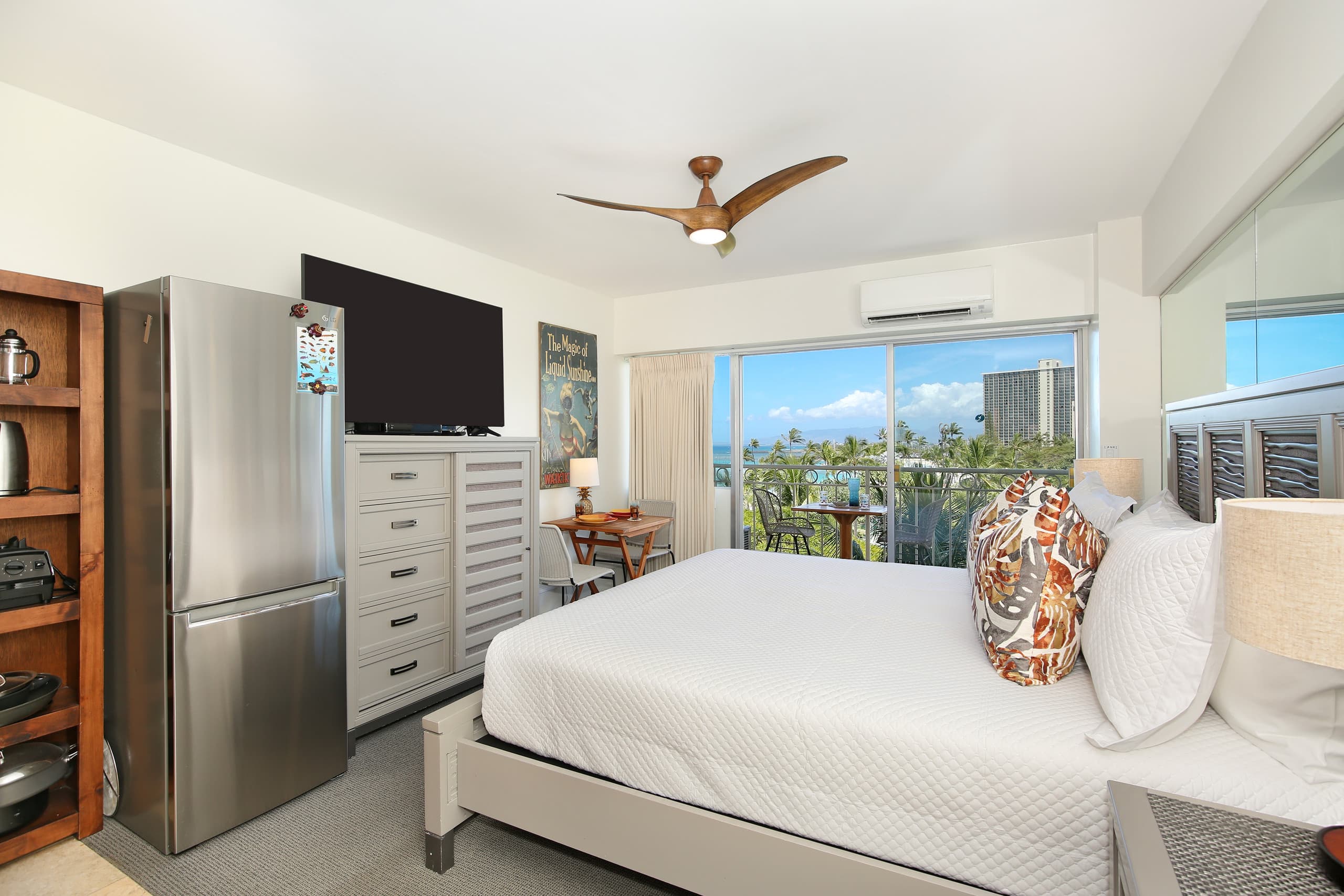 Condo in Honolulu · ★5.0 · Studio · 1 bed · 1 shared bath - Image 4