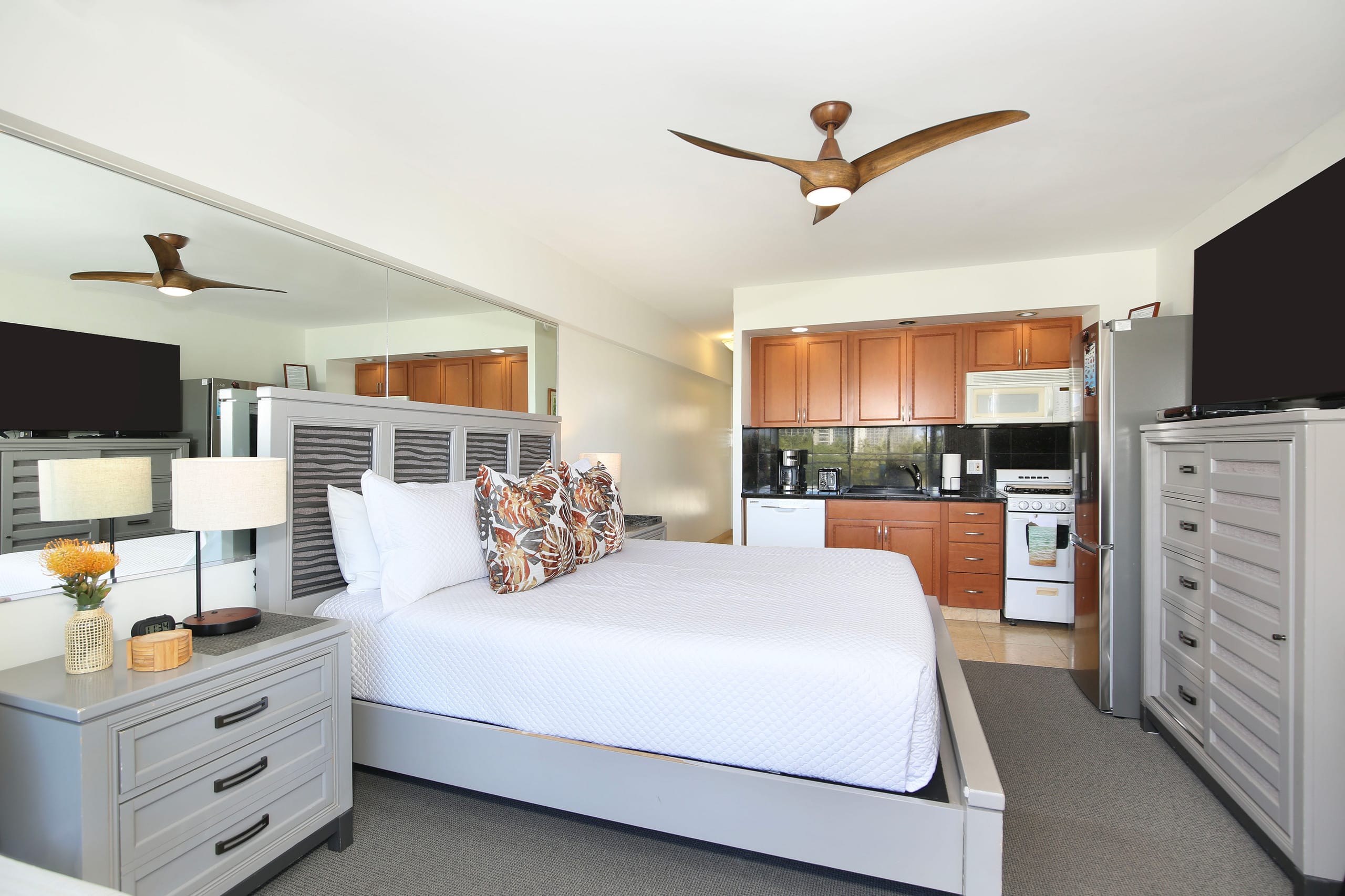 Condo in Honolulu · ★5.0 · Studio · 1 bed · 1 shared bath - Image 6