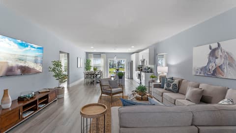 Beautiful off-grid Lake House!