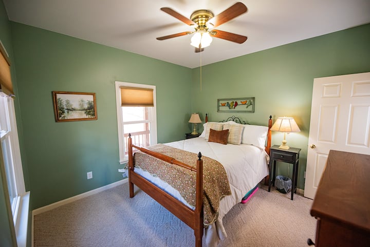 Queen bedrooms with shared bath on main level