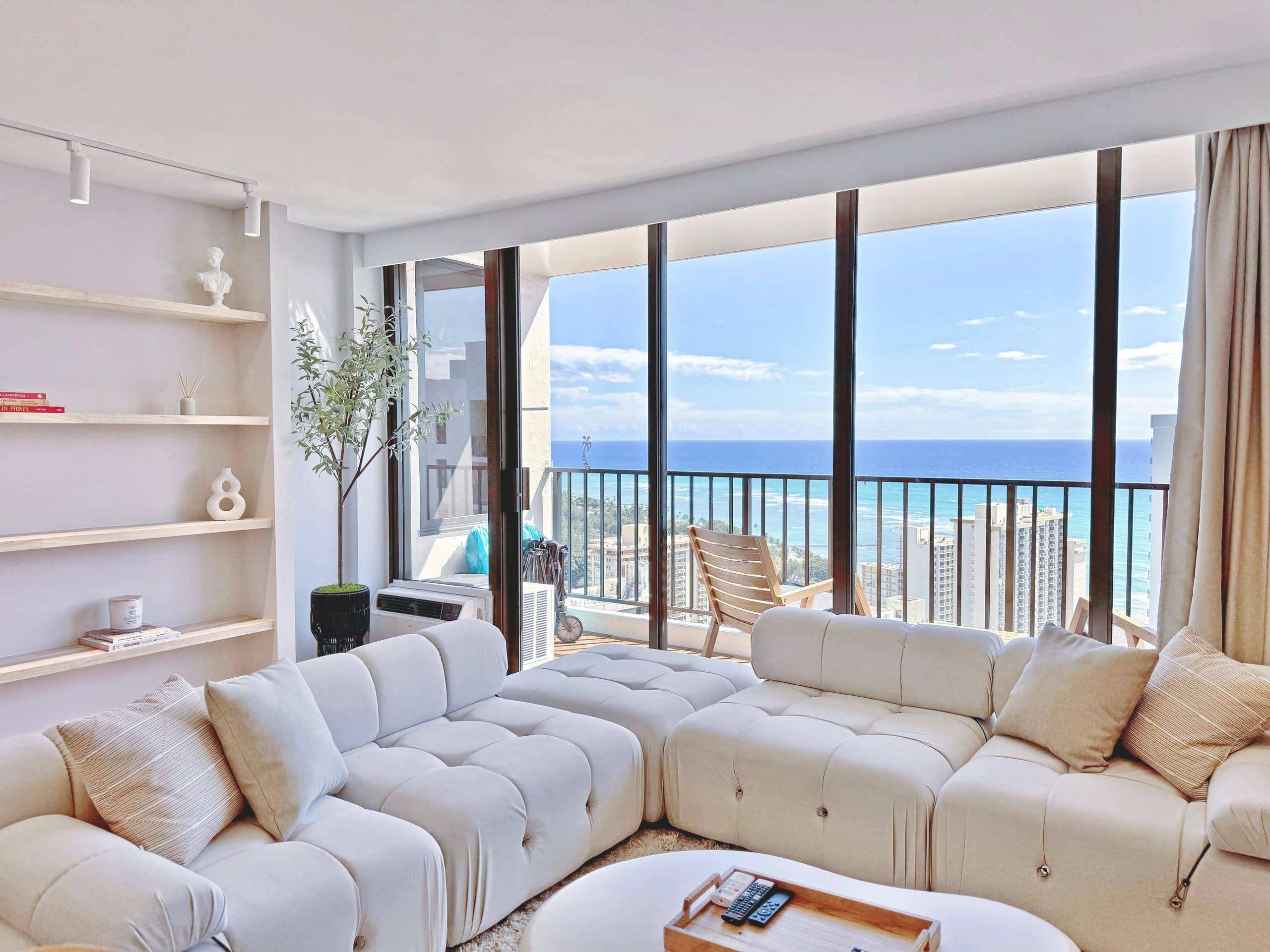 37F-Ultra Upscale Ocean View-Modern 1BR W/Parking! - Image 5