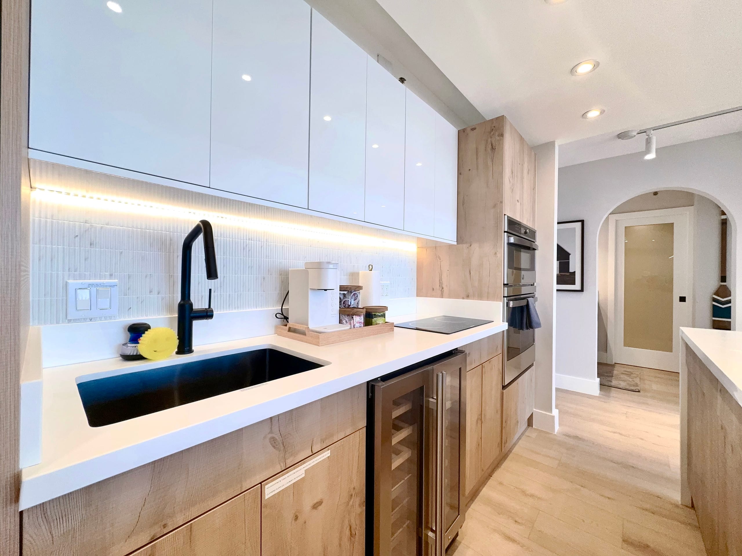 37F-Ultra Upscale Ocean View-Modern 1BR W/Parking! - Image 21