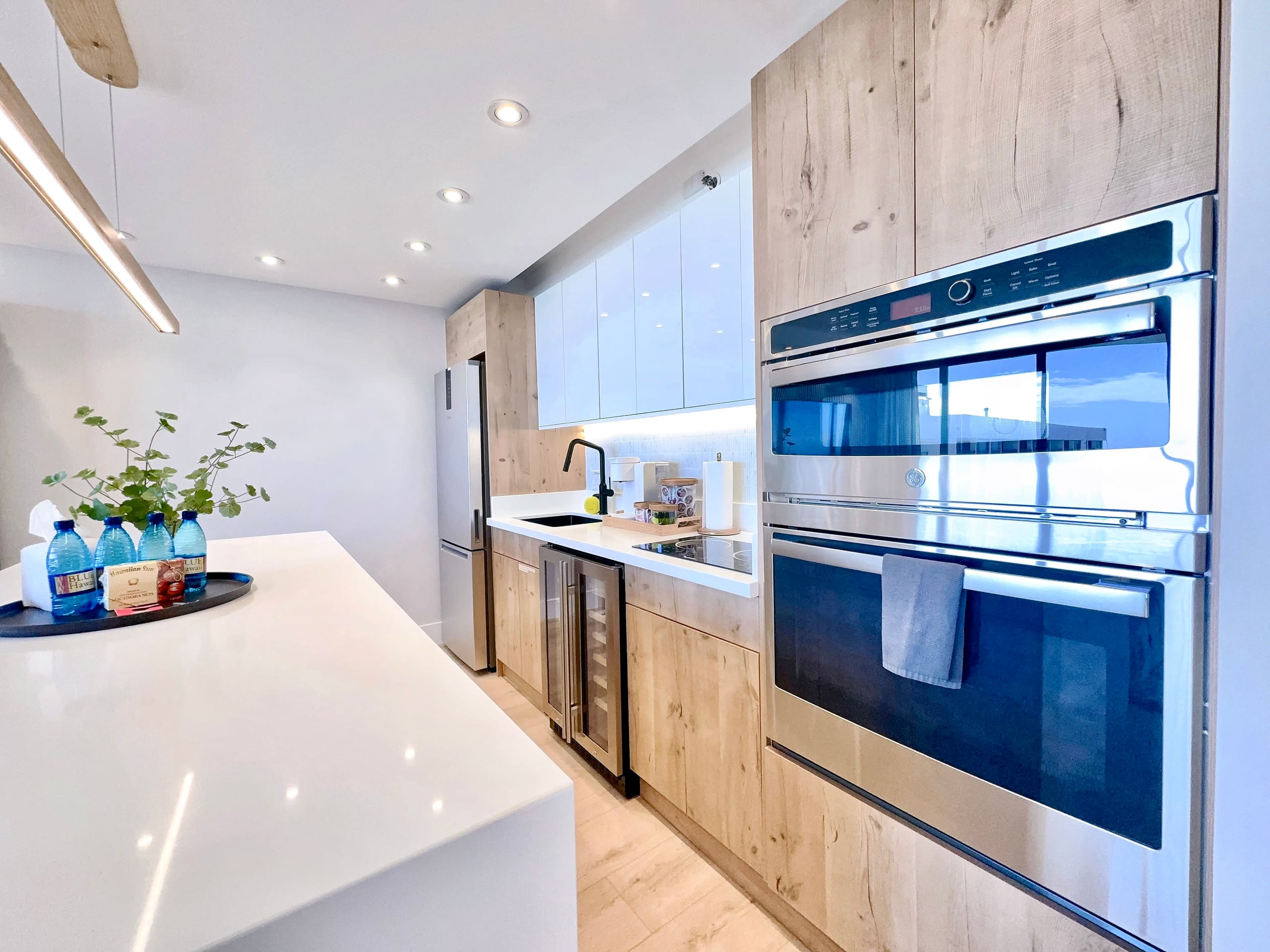 37F-Ultra Upscale Ocean View-Modern 1BR W/Parking! - Image 20