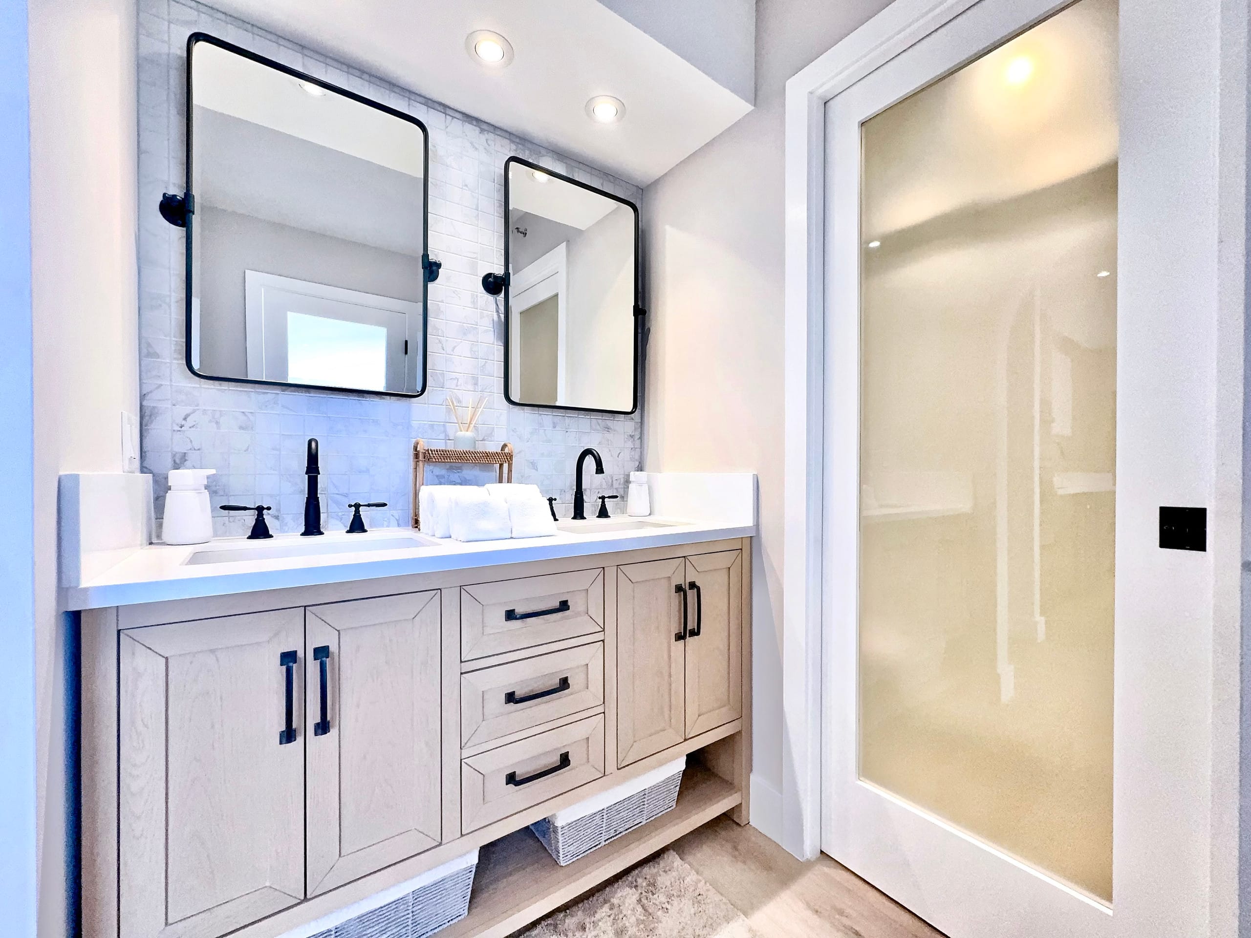 37F-Ultra Upscale Ocean View-Modern 1BR W/Parking! - Image 32
